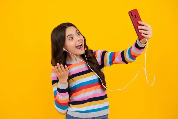 Kids Selfie Teenager Girl Use Smart Phone Share Social Media — Stock Photo, Image