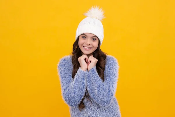 Belle Adolescente Dans Chapeau Hiver Pull Chaud Enfant Sur Fond — Photo