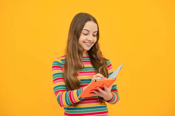Девочка Подросток Книгами Школьница — стоковое фото
