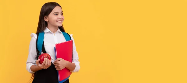 Primeiro Dia Escola Criança Feliz Segurar Maçã Livros Lanche Escola — Fotografia de Stock