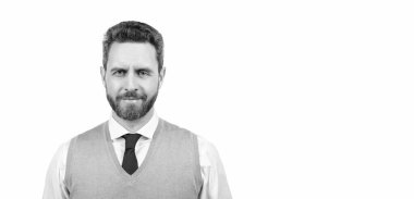 Resmi iş adamı beyazdan soyutlanmış. Kendine güvenen ve bıyıklı yakışıklı bir adam. Erkek modası. Erkek güzelliği. Boz adam portresi. kopyalama alanı. Sakallı, olgun, zarif bir adam. saç ve sakal bakımı.