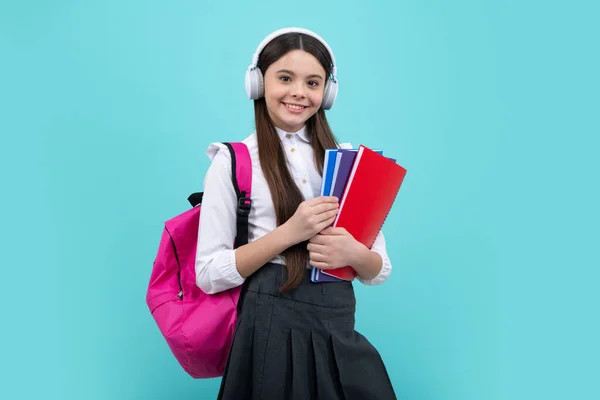 Κορίτσι Του Σχολείου Έφηβος Ετών Ακουστικά Και Βιβλία Απομονωμένο Φόντο — Φωτογραφία Αρχείου