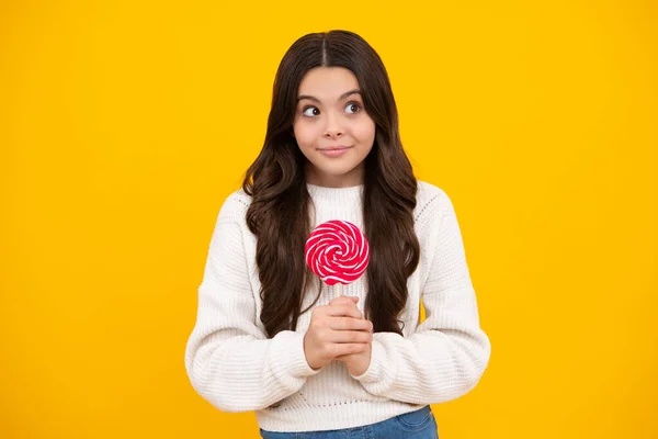 Cool Tienerkind Met Lolly Gele Geïsoleerde Achtergrond Lekker Kinderleven Tiener — Stockfoto