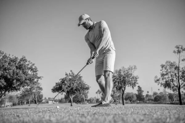 Aktivní Golfista Profesionálním Hřišti Zelenou Trávou Golf — Stock fotografie