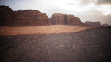 Dağlardaki güzel çöl manzarası