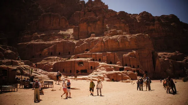 Petra Jordan Február 2017 Turisták Látogatás Ókori Város Luxus Egyiptomi — Stock Fotó