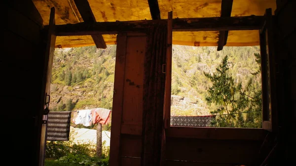 Vista Dalla Cima Edificio Abbandonato Bosco Con Tetto Rosso — Foto Stock