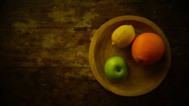 Masada olgun sulu armutlar