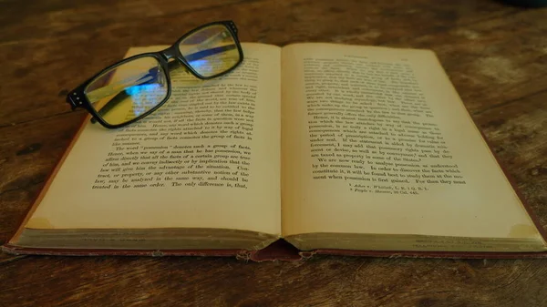 Book Glasses Old Books Wooden Table — Stock Photo, Image