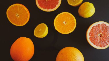 Limonlar portakal, greyfurtlar meyve suyu sağlığı için.