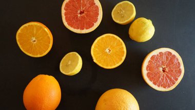 Limonlar portakal, greyfurtlar meyve suyu sağlığı için.