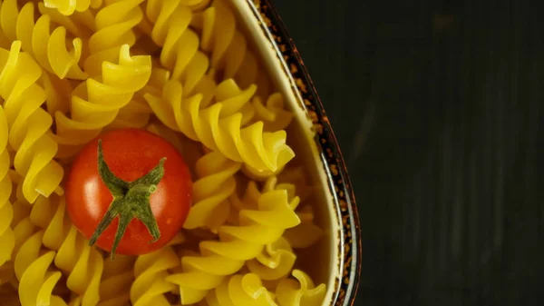 Pasta Dish Dry Appetizing Spiral Macaroni Kitchen Food Preparation — Stockfoto