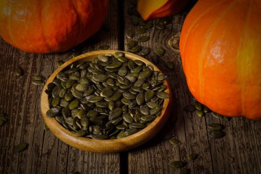 Kırsal tarım tarzında sağlıklı olgun balkabağı ve kabak tohumları