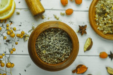 Papatya çayı, çay. Çayın içindekiler karanfil safranı Verbena Louise Ginger Rustik limon ve adaçayı.