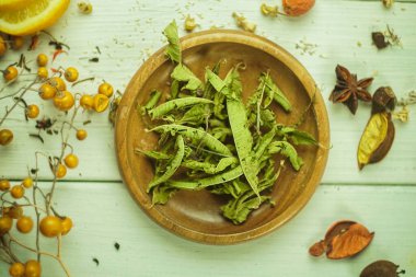 Papatya çayı, çay. Çayın içindekiler karanfil safranı Verbena Louise Ginger Rustik limon ve adaçayı.