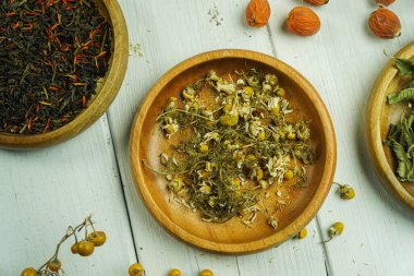 Papatya çayı, çay. Çayın içindekiler karanfil safranı Verbena Louise Ginger Rustik limon ve adaçayı.