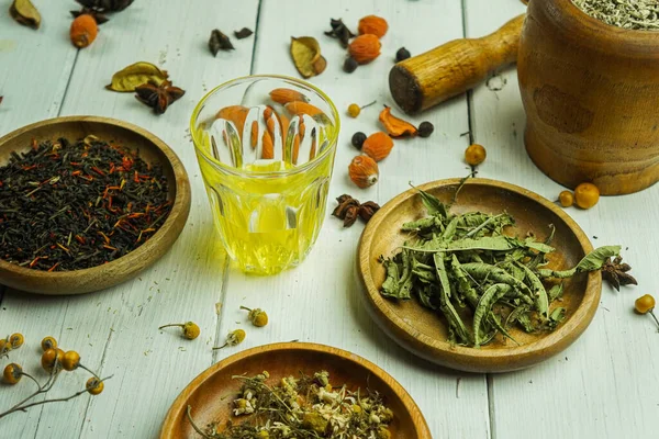 Χαμομήλι Φυτικό Τσάι Συστατικά Τσάι Υγείας Clove Saffron Verbena Louise — Φωτογραφία Αρχείου