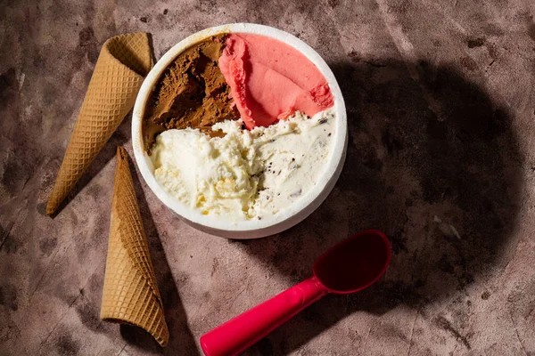 Table Kilo Ice Cream Various Tastes Two Cones Pink Spoon — Stock Photo, Image