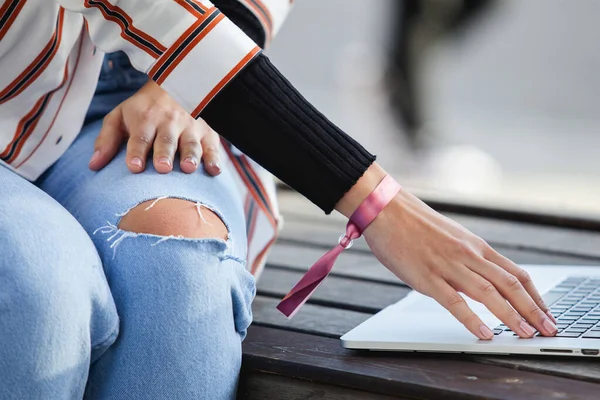 Mid Section Business Woman Hands Typing Laptop Computer Outdoors Hands — Foto de Stock