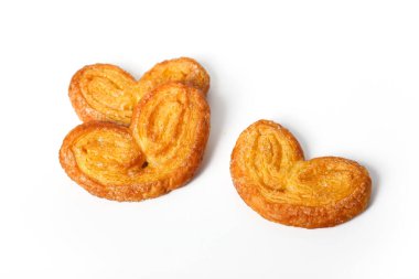 Beyaz arka planda izole edilmiş şekerle tatlandırılmış lezzetli palmiyeler.