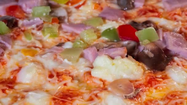 Timelapse - hemlagad pizza bakning i elektrisk ugn hemma: närbild — Stockvideo