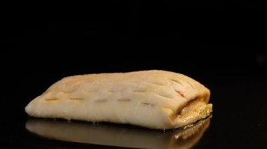 Timelapse - kırmızı çilek reçelli çörek elektrikli fırında pişirme: