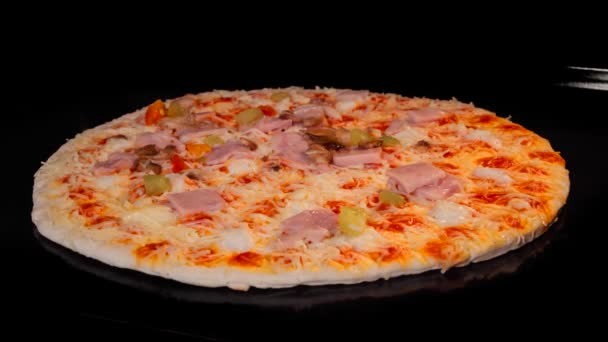 Timelapse - σπιτικό ψήσιμο πίτσας σε ηλεκτρικό φούρνο στο σπίτι — Αρχείο Βίντεο