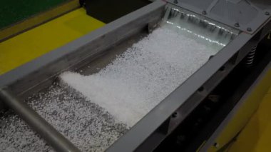 Geri dönüştürülmüş plastik granüller otomatik şist karıştırıcı, taşıyıcı bant