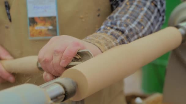 Close up: carpenter using gouge for shaping piece of wood on lathe, slow motion — Stock Video