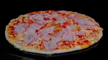 Zaman ayarlı - evde elektrikli fırında ev yapımı pizza pişirme
