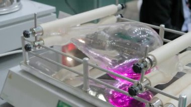 Cam şişelerde biyolojik örnekleri karıştırmak, karıştırmak, karıştırmak ve karıştırmak için yörüngesel titreştirici