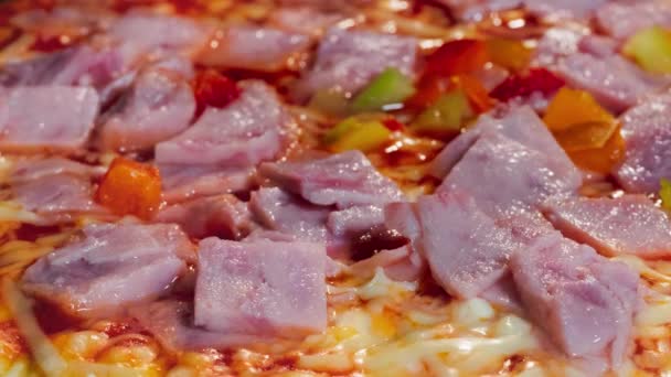 Timelapse - házi készítésű pizza sütés elektromos sütőben otthon: közelről — Stock videók