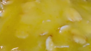 Zaman aşımı - fırında bir gevrek yulaf ezmeli kurabiye pişirmek: makro yakın görüş