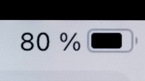 Timelapse - smartphone battery level indicator running low - close up macro view — Stock Video