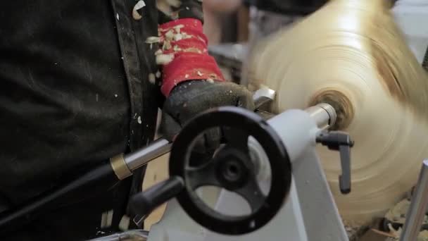 Carpenter using chisel for shaping piece of wood on lathe: close up, slow motion — Stock Video