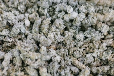 Geri dönüşüm, yenilenebilir kaynak - ikincil yumuşak plastik granüller yığını