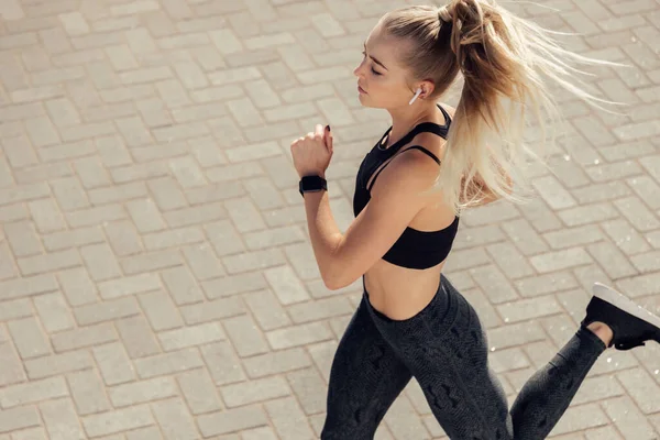 High Angle View Athletic Young Woman Blond Hair Listening Music — Fotografia de Stock