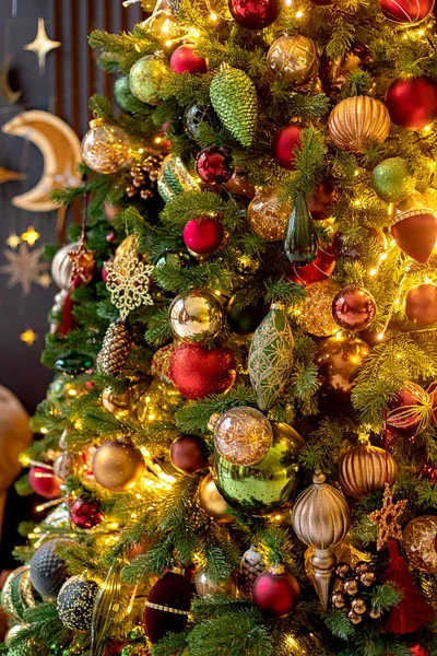 Fond abstrait de l'Avent - Décoration d'arbre de Noël avec ornement et lumières déconcentrées. — Photo