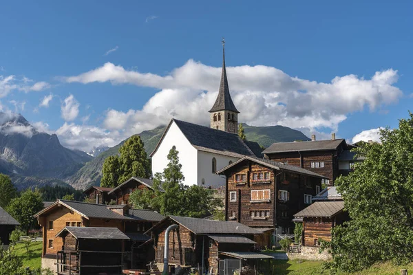 Vila Ernen Com Igreja Paroquial Georg Fundo Montanhas Grupo Wannenhorn — Fotografia de Stock