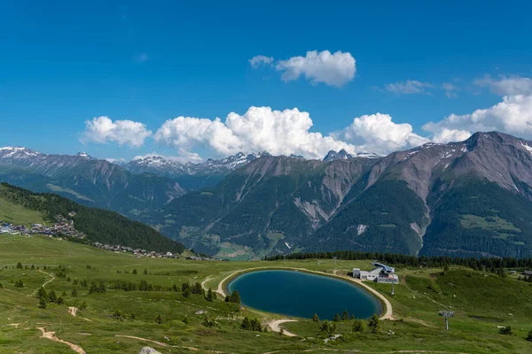 Paisaje Con Depósito Agua Cerca Bettmeralp Bettmeralp Una Localidad Suiza — Foto de Stock