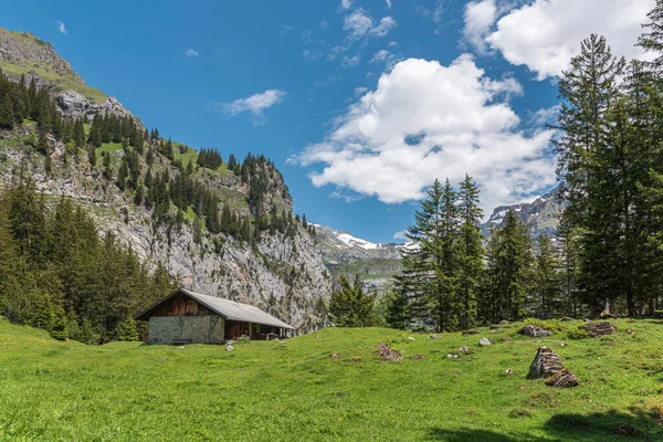Cabaña Montaña Restaurante Zur Sennhuette Lago Oeschinensee Cerca Kandersteg Oberland — Foto de Stock