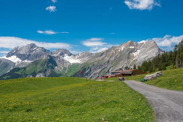 Kandersteg Zwitserland Juni 2019 Landschapspanorama Het Oeschinen Bergstation Met Links — Stockfoto