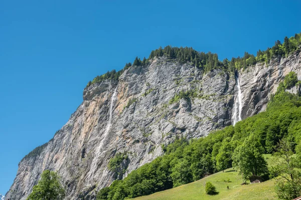 スイス ベルネーゼ オーバーランドのラウターブルネンのラウターブルネン渓谷にあるシュタウバッハの滝 — ストック写真
