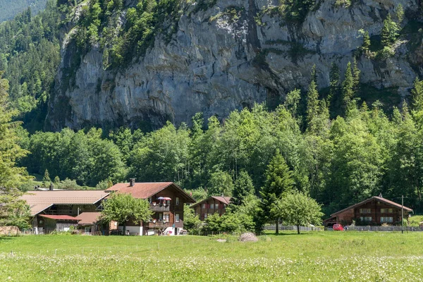 スイス ラウターブルネン2019年6月17日 スイス ベルヌーネ オーバーランドのラウターブルネン渓谷の風景 — ストック写真