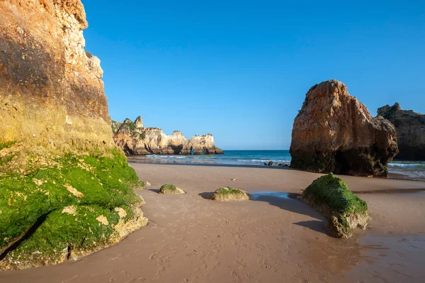 Praia Dos Tres Irmaos Paisagem Rochosa Praia Alvor Algarve Portugal — Fotografia de Stock