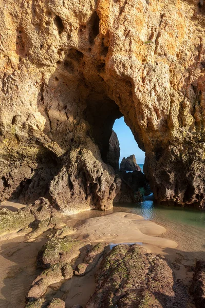 Praia Dos Tres Irmaos Sahildeki Kayalık Manzara Alvor Algarve Portekiz — Stok fotoğraf