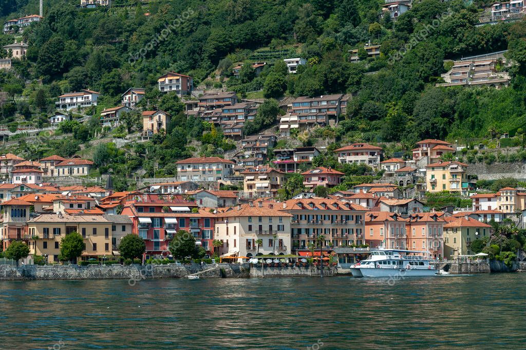 Lago Maggiore y paisaje urbano de Cannero Riviera. Cannero Riviera es