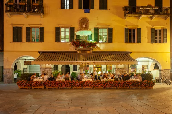 Cannobio Ιταλία Αυγούστου 2018 Ιστορικές Προσόψεις Σπιτιών Στο Cannobio Εστιατόρια — Φωτογραφία Αρχείου