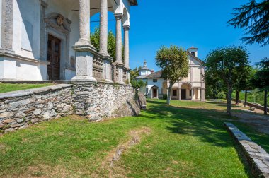 Ghiffa yakınlarındaki Sacro Monte della SS Trinita di Ghiffa 'da Vaftizci Yahya' nın kilisesi ve şapeli. Ghiffa, Kuzey İtalya 'da Piedmont eyaletinde yer alan bir şehirdir.