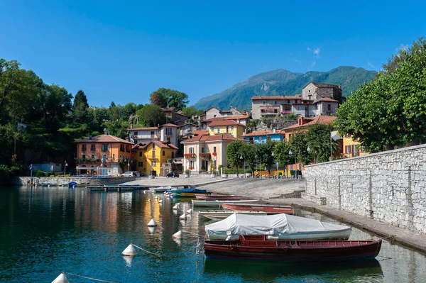 Vista Sobre Lago Mergozzo Para Aldeia Mergozzo Mergozzo Uma Vila — Fotografia de Stock